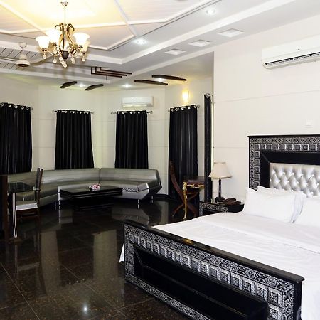 Midway Hotel & Restaurant Sadiqabad Exterior photo