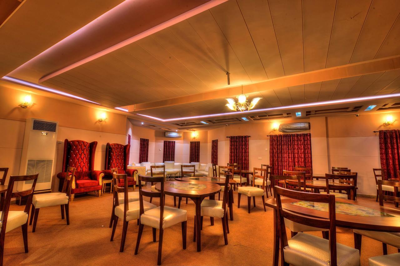 Midway Hotel & Restaurant Sadiqabad Exterior photo