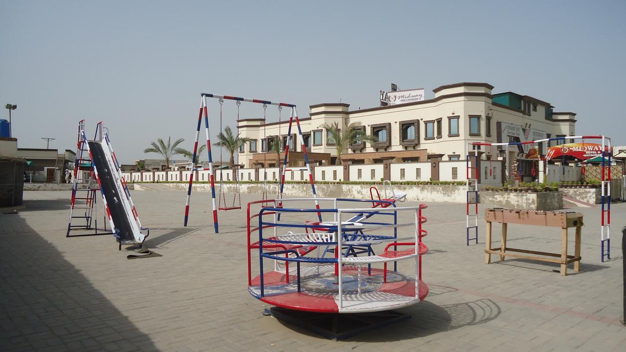 Midway Hotel & Restaurant Sadiqabad Exterior photo