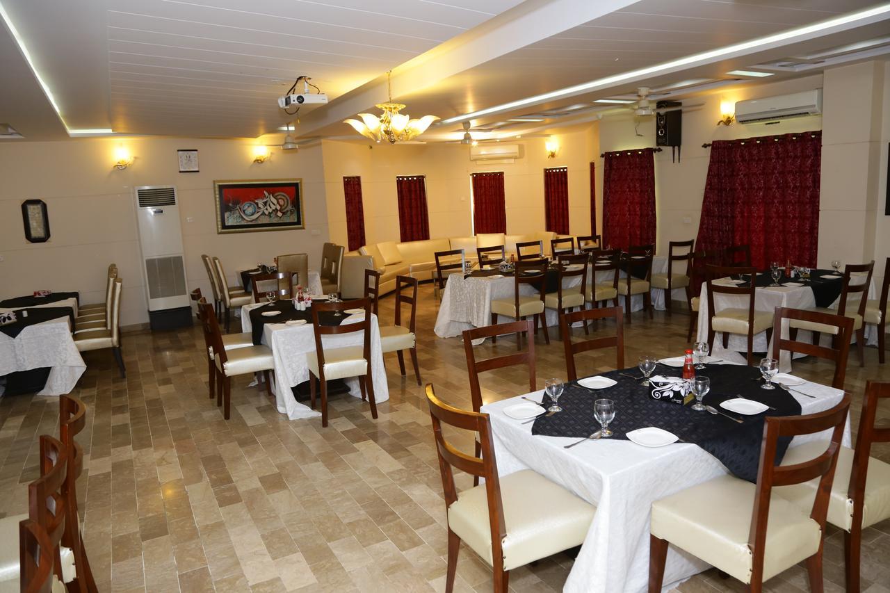 Midway Hotel & Restaurant Sadiqabad Exterior photo
