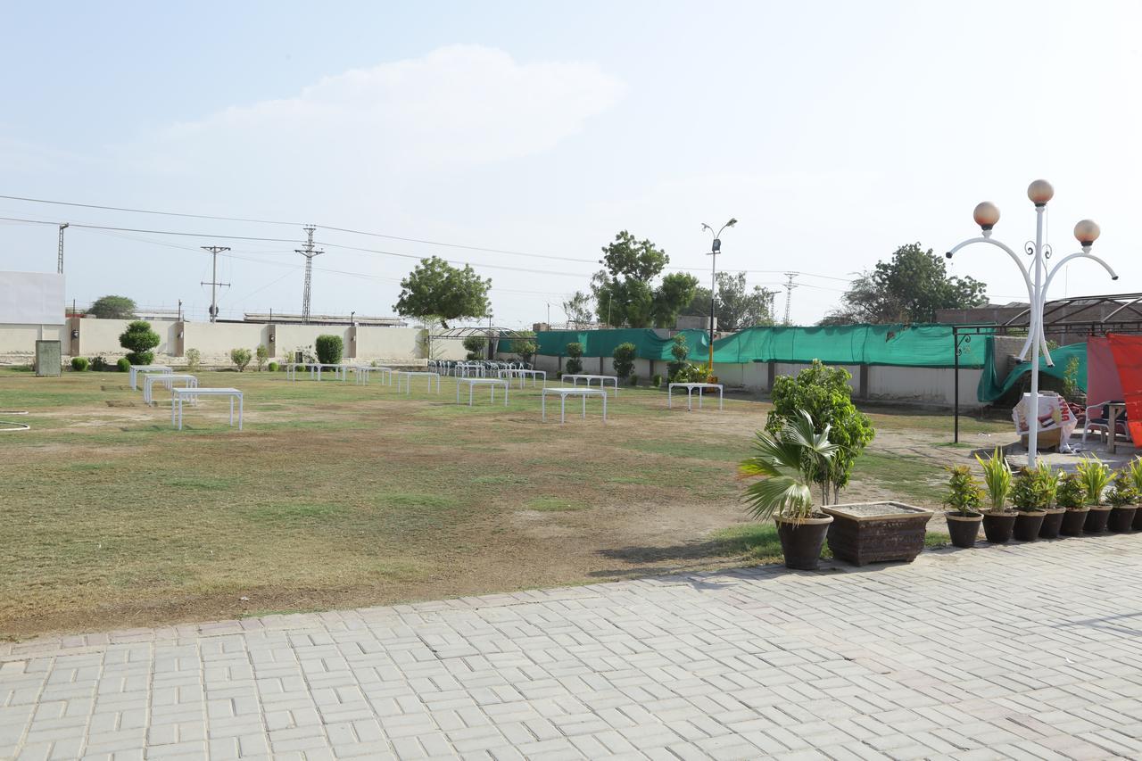 Midway Hotel & Restaurant Sadiqabad Exterior photo