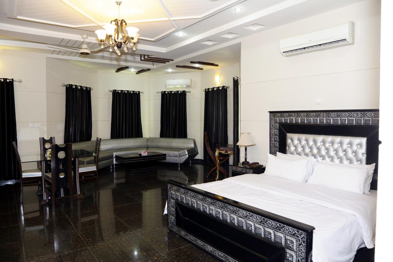 Midway Hotel & Restaurant Sadiqabad Exterior photo